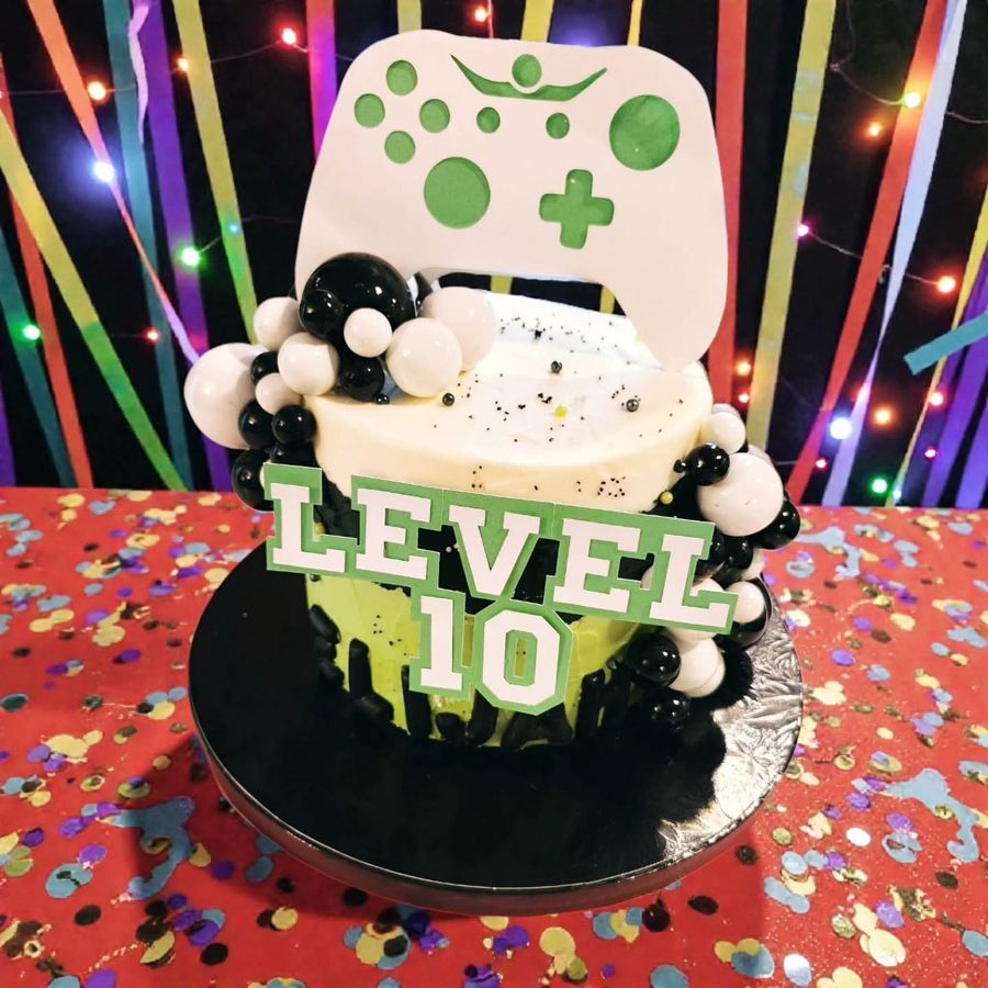 Level 10 gamer cake