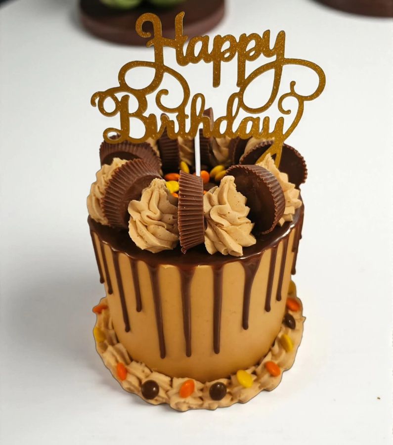 Peanut butter cup drip cake